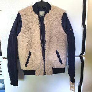 Levi’s jacket. Navy + Faux fur. Brand New